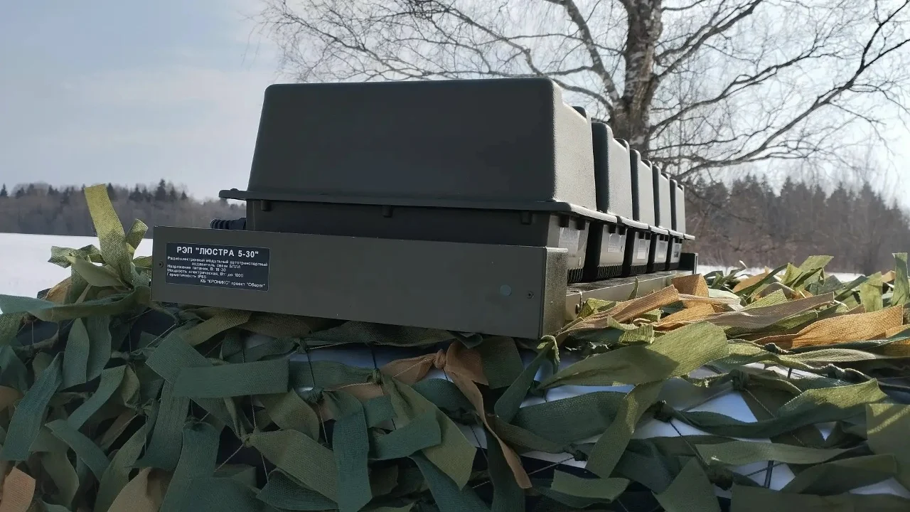 «Люстра» против БПЛА: новейший комплекс РЭП защитил колонну от атаки FPV